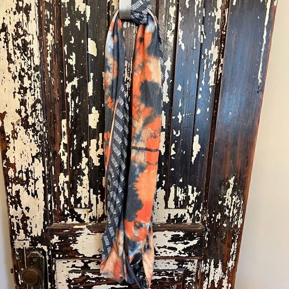 NWT women’s League 91 Auburn University Infinity scarf.
